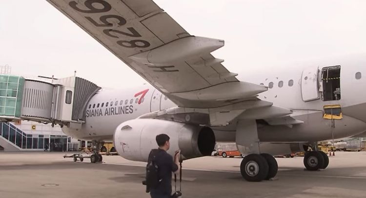 Arrestan en Corea del Sur al hombre que abrió la puerta de un avión en pleno vuelo