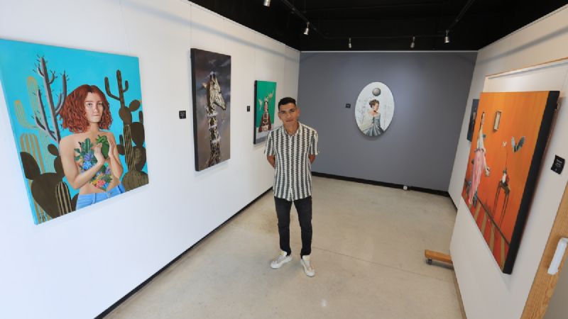 Exhibe Alejandro Mac Gregor sus obras surrealistas en Mérida