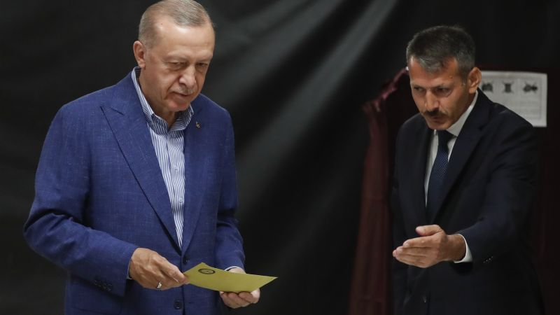 Cierran las casillas de la segunda vuelta electoral en Turquía
